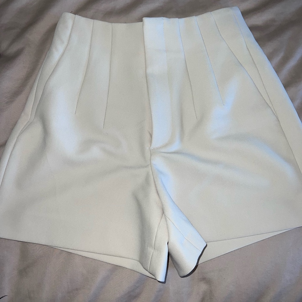 Selling this small beig  Zara  short. NEW